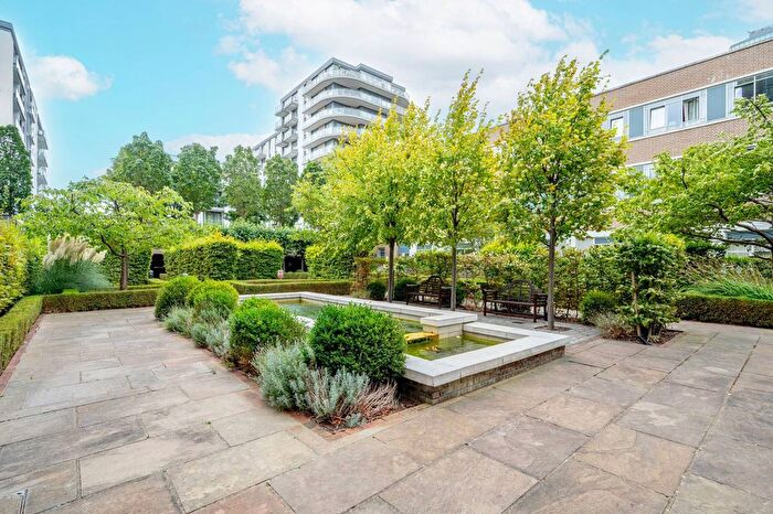 2 Bedroom Flat To Rent In Great West Road, Brentford, TW8