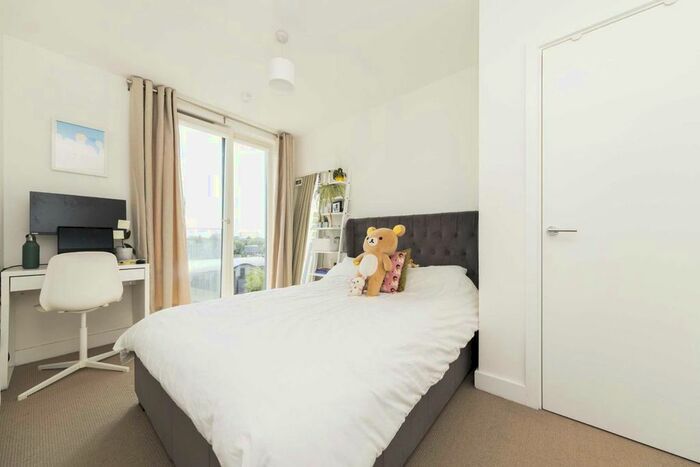 2 Bedroom Flat For Sale In Lovelace Street, London, E8