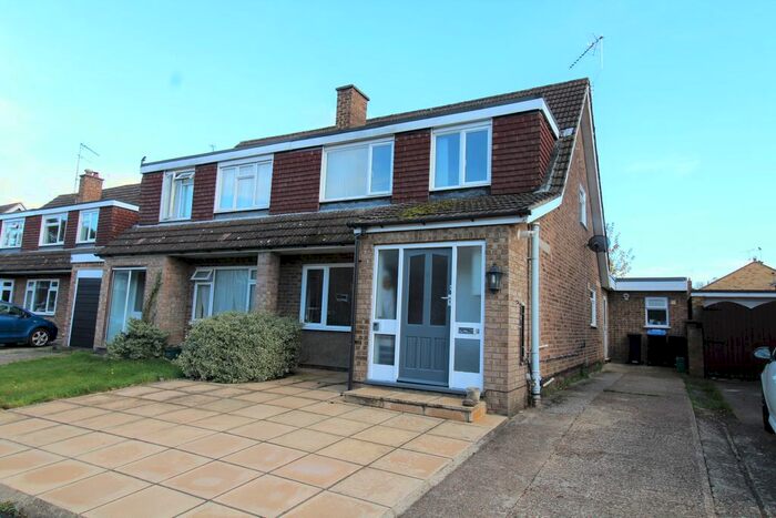 6 Bedroom Semi-Detached House To Rent In Nobles Way, Egham, TW20