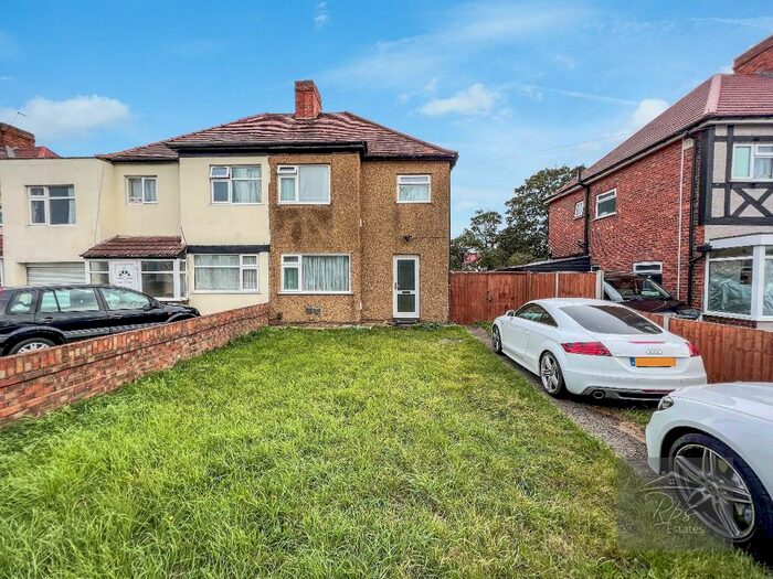 4 Bedroom Semi-Detached House To Rent In Hatch Lane, Harmondsworth UB7