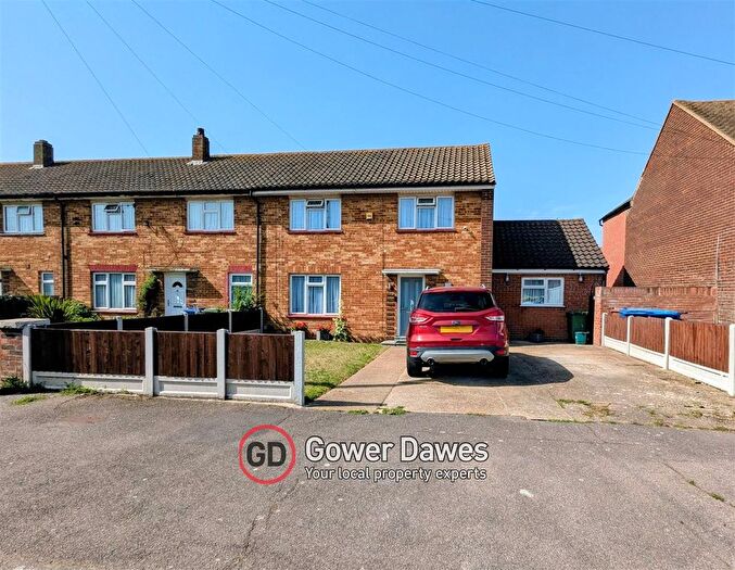 3 Bedroom End Of Terrace House For Sale In Saints Walk, Chadwell St.Mary, RM16