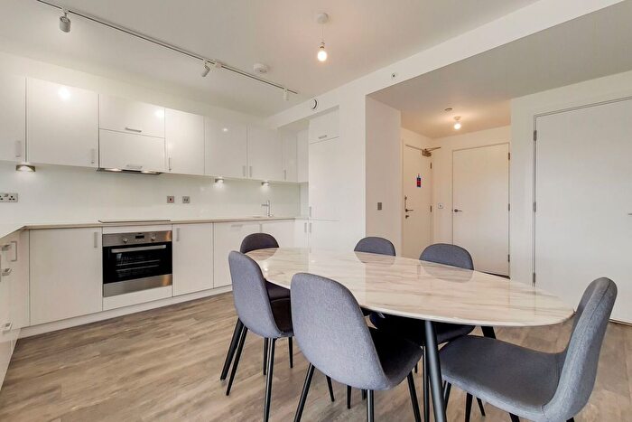 3 Bedroom Flat To Rent In Adlay Place, Silvertown, London, E16
