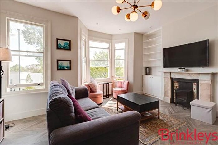 3 Bedroom Flat To Rent In Alexandra Road, London, SW19