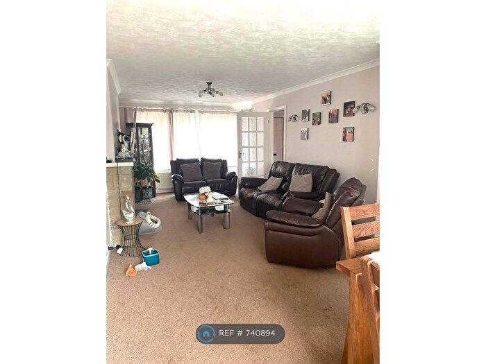 3 Bedroom Semi-Detached House To Rent In Temple Avenue, Leeds, LS15