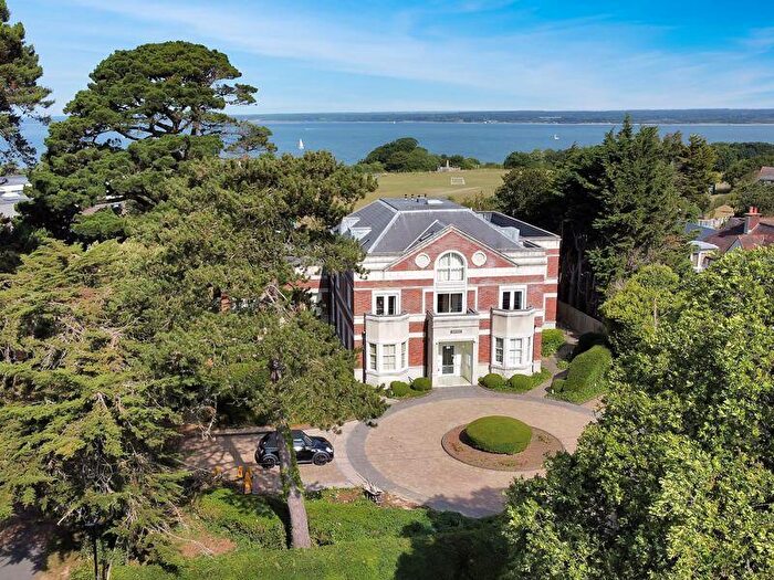 2 Bedroom Flat For Sale In Baring Road, Cowes, PO31