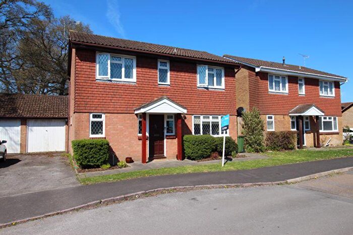 4 Bedroom Detached House For Sale In Walker Gardens, Hedge End, SO30