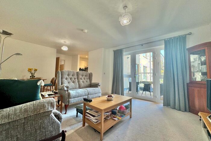 2 Bedroom Retirement Property For Sale In Meadow Court, Sarisbury Green, SO31