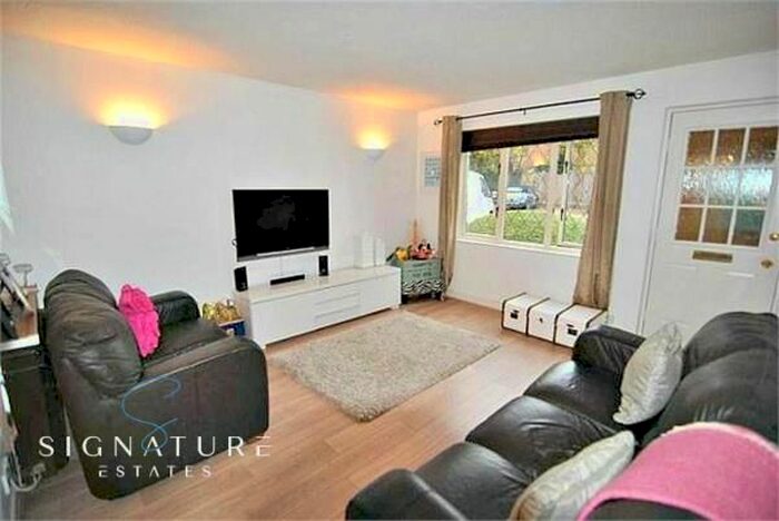 1 Bedroom Maisonette To Rent In Grasmere Close, Watford, WD25