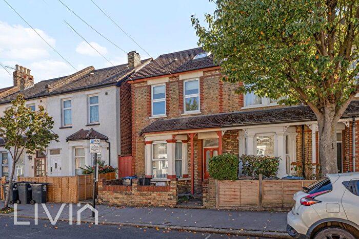 3 Bedroom Flat For Sale In Arundel Road, Croydon, CR0