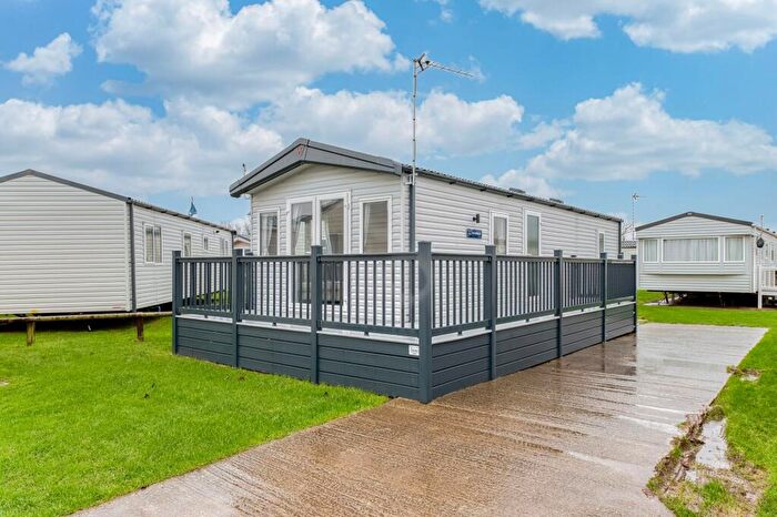 2 Bedroom Park Home For Sale In Coast Road, Corton, NR32