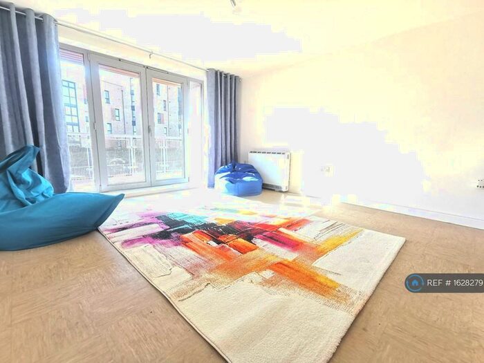 2 Bedroom Flat To Rent In Kelvin Gate, Bracknell, RG12