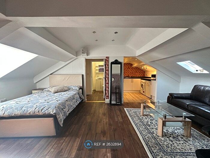 Studio To Rent In Jesmond, Newcastle Upon Tyne, NE2