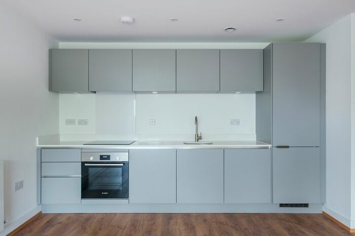 2 Bedroom Flat To Rent In Well Farm Road, Whyteleafe, CR3