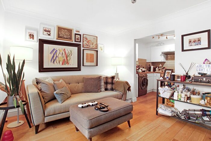 1 Bedroom Flat For Sale In Chaucer Drive, Bermondsey, London, London, SE1