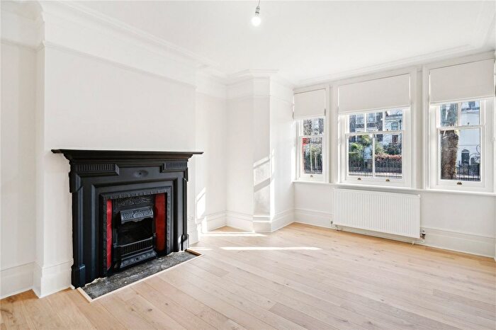 2 Bedroom Flat To Rent In Walcot Gardens, Kennington Road, London, SE11