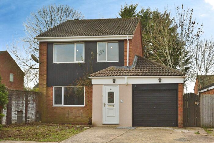 3 Bedroom Detached House For Sale In Crosslands, Stantonbury, Milton Keynes, MK14