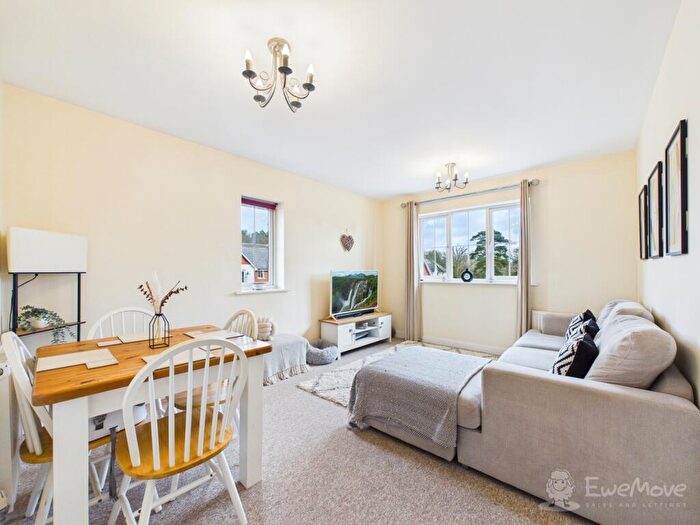 2 Bedroom Flat For Sale In Royal Drive, Bordon, Hampshire, GU35