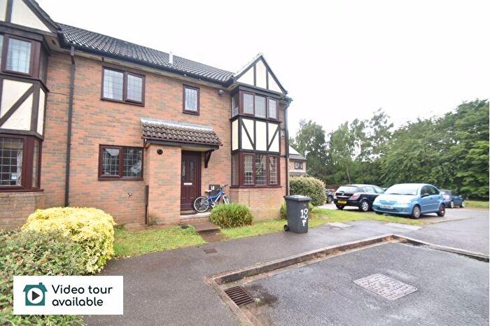 2 Bedroom End Of Terrace House To Rent In Ennismore Green, Luton, Bedfordshire, LU2