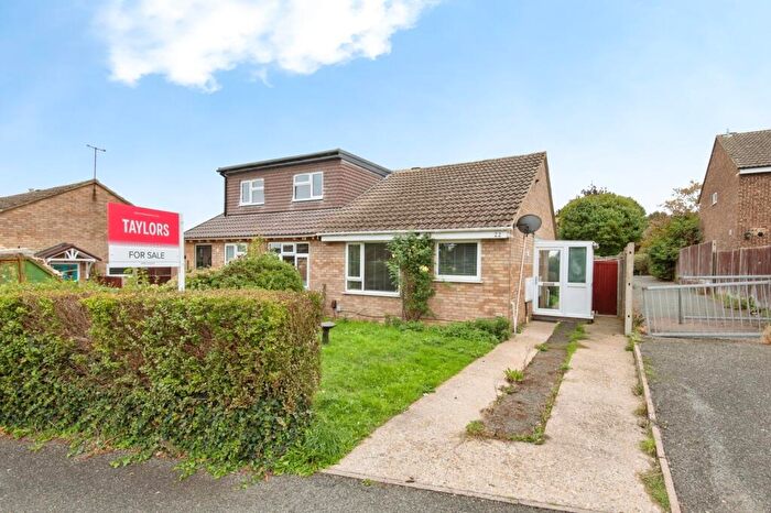 2 Bedroom Bungalow For Sale In Kipling Close, Hitchin, Hertfordshire, SG4
