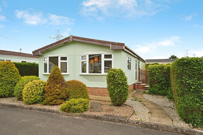 2 Bedroom Park Home For Sale In The Glade, Wildwood Park, Cirencester, GL7
