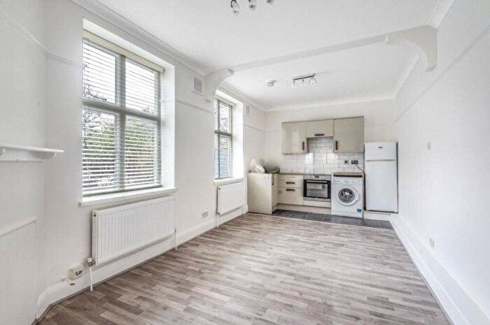 1 Bedroom Flat To Rent In Haslemere Road, Crouch End, London, N8