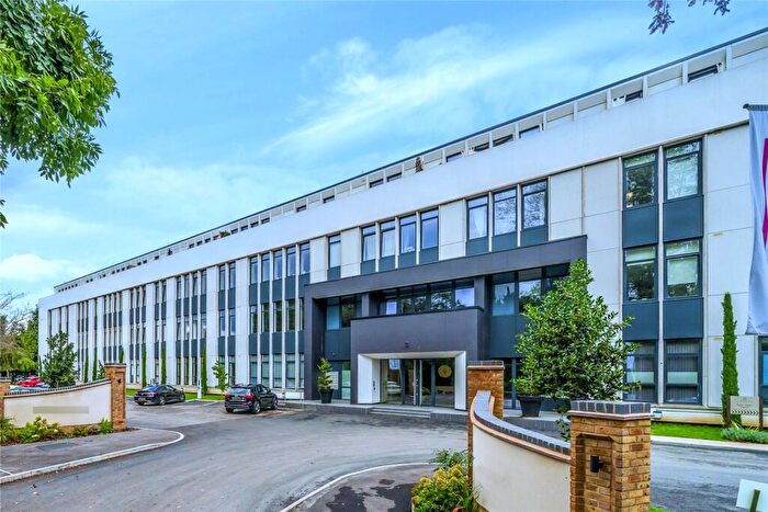 2 Bedroom Flat For Sale In Littleworth Road, Esher, KT10