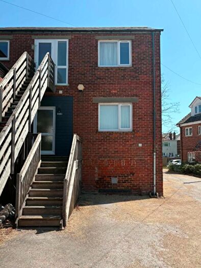 3 Bedroom Semi-Detached House To Rent In Obelisk Road, SO19