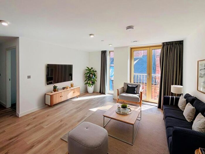 2 Bedroom Apartment To Rent In Flat :: The Quarters, M1