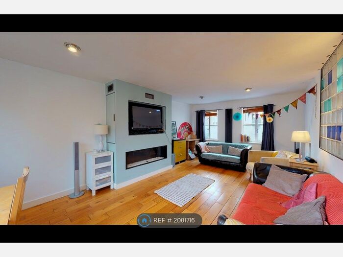 3 Bedroom Semi-Detached House To Rent In Vestry Mews, London, SE5