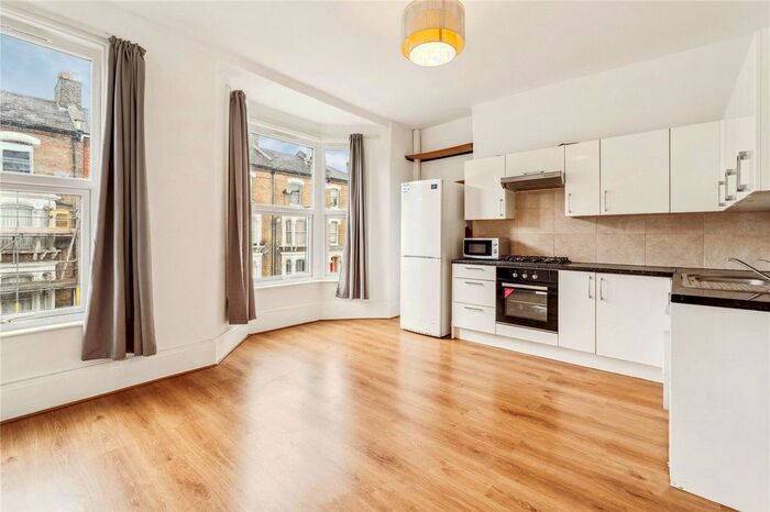 2 Bedroom Flat To Rent In Kellett Road, London, SW2