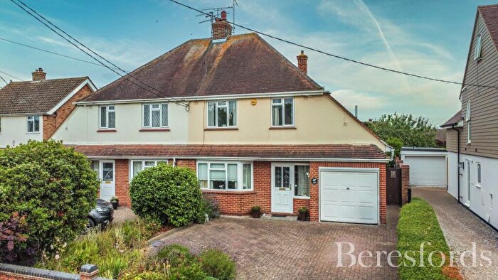 3 Bedroom Semi-Detached House For Sale In Beehive Lane, Chelmsford, CM2