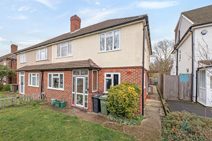 2 Bedroom Maisonette For Sale In Stoneleigh Park Road, Epsom, Surrey, KT19