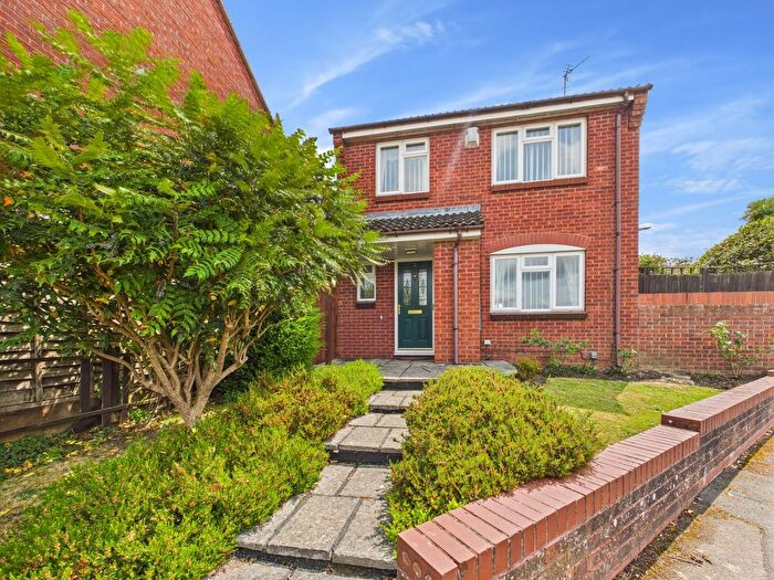 3 Bedroom Detached House For Sale In Robert Raikes Avenue, Tuffley, Gloucester, Gloucestershire, GL4