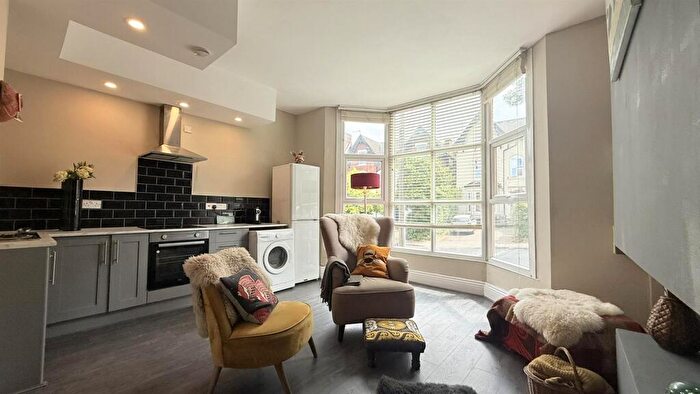 1 Bedroom Flat For Sale In Church Road, Moseley, Birmingham, B13