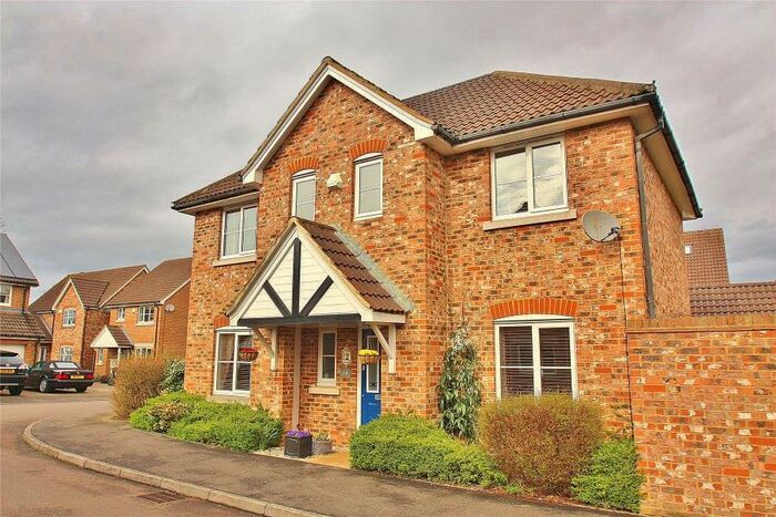 4 Bedroom Detached House To Rent In Knaphill, GU21