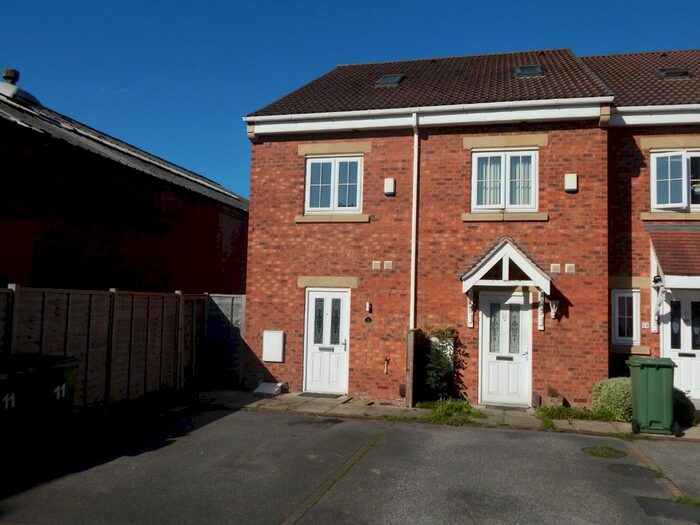 3 Bedroom Terraced House To Rent In Parkfield Court, Morley, Leeds, LS27