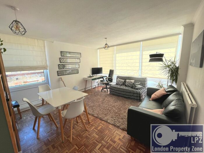 2 Bedroom Flat To Rent In Queens Ride, Barnes, London, SW13