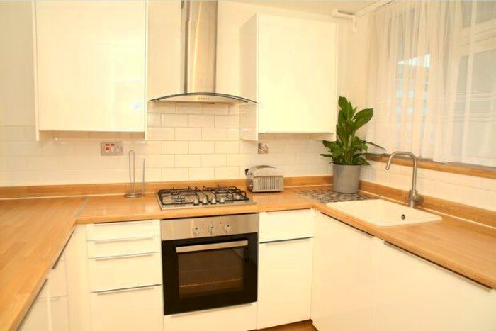 2 Bedroom Flat To Rent In Queen Adelaide Road, London, SE20