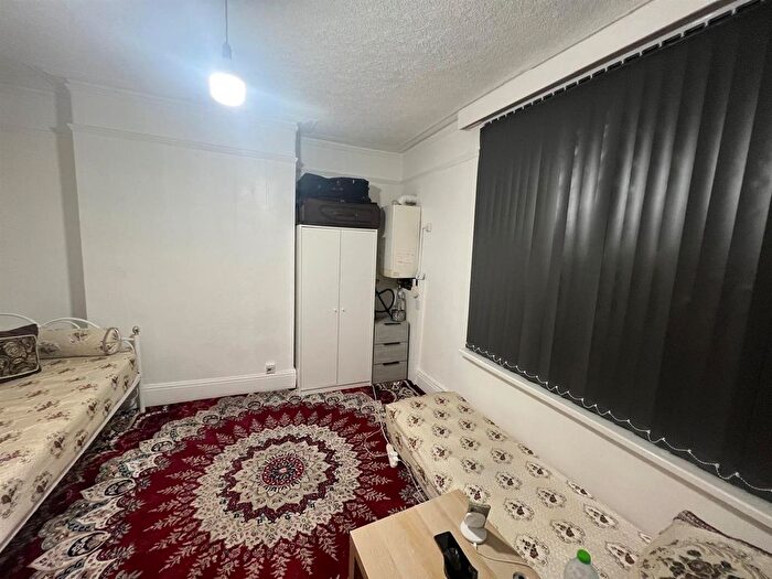 1 Bedroom Flat To Rent In Albert Road, Lavenshulme, Manchester, M19