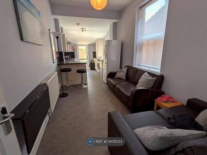 5 Bedroom Terraced House To Rent In St. Augustine Road, Southsea, PO4