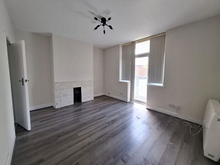 2 Bedroom Flat To Rent In Angel Close, Edmonton, N18