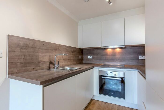 1 Bedroom Flat To Rent In Fairoaks Grove, Enfield, EN3