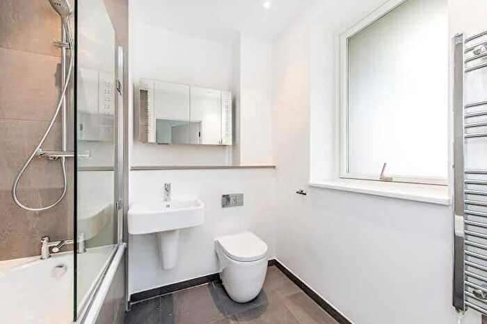 2 Bedroom Apartment To Rent In Monarch Square London, SW11