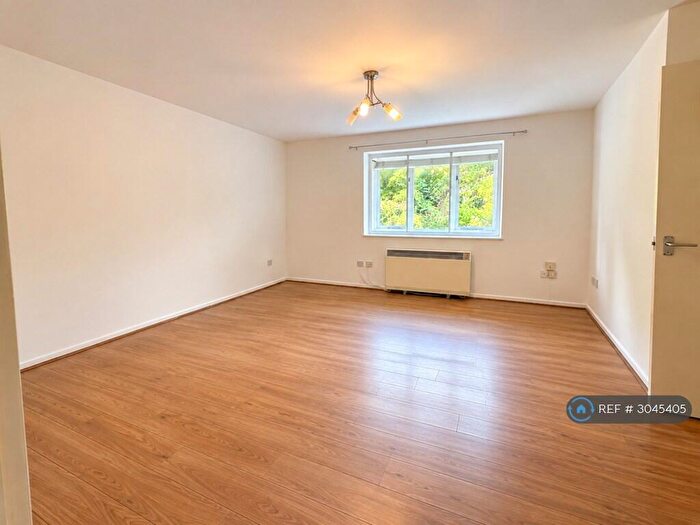 2 Bedroom Flat To Rent In Wedgewood Road, Hitchin, SG4