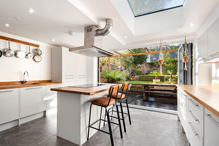 5 Bedroom Detached House For Sale In Dunlace Road, London, E5