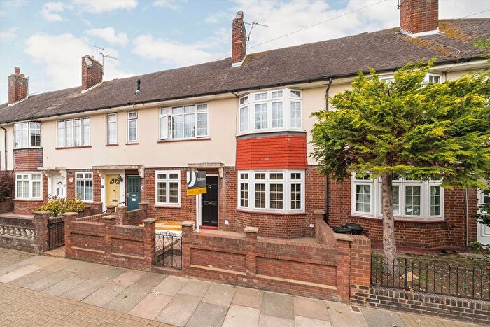 2 Bedroom Flat To Rent In Godley Road, Earlsfield, SW18