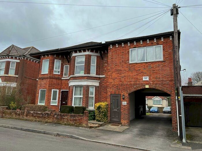 1 Bedroom Maisonette To Rent In St. Winifreds Road, Shirley, SO16
