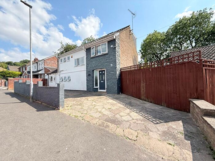 7 Bedroom Detached House For Sale In Bradgers Hill Road, Luton, LU2
