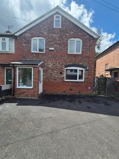 3 Bedroom End Of Terrace House To Rent In Lynthorpe Road, Manchester, M40