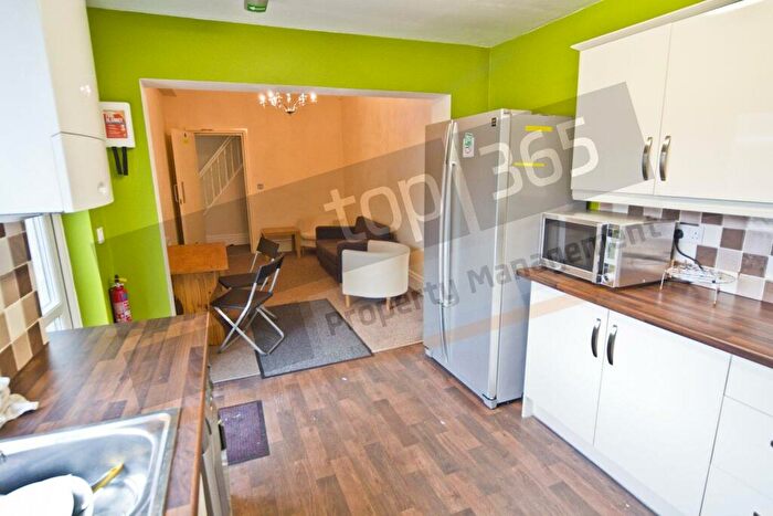 5 Bedroom Semi-Detached House To Rent In *£pppw Incl Bills + Two Free Large Papa John’s Pizzas Weekly (T+C’s Apply)* Beeston Road, Dunkirk, Nottingham, NG7